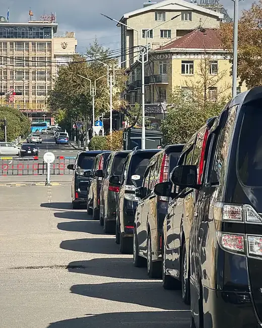 Эгнүүлэн тавьсан T&A Tour-ийн Toyota Vellfire-үүд
